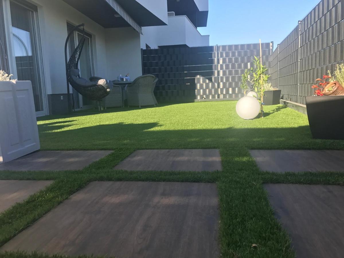 Hedonist-Luxury 2 Bedroom Apartment With Private Hot Tub, Garden And Free Parking Trogir Exterior foto